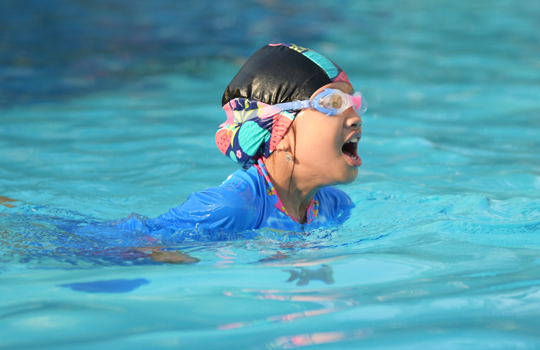 Breaststroke swimming body position with shoulders and hips aligned                                                                        
