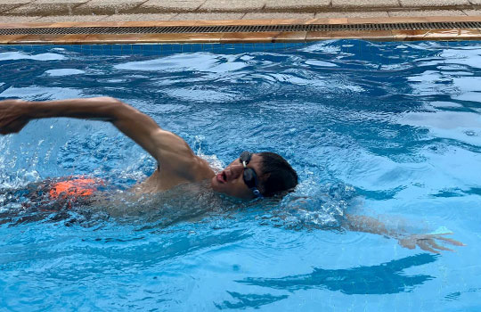 Freestyle swimming base position demonstrating breast alignment and proper body rotation                                                                                                            